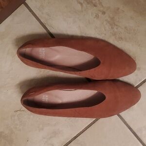 Eileen Fisher Suede flat in a light russet  8.5